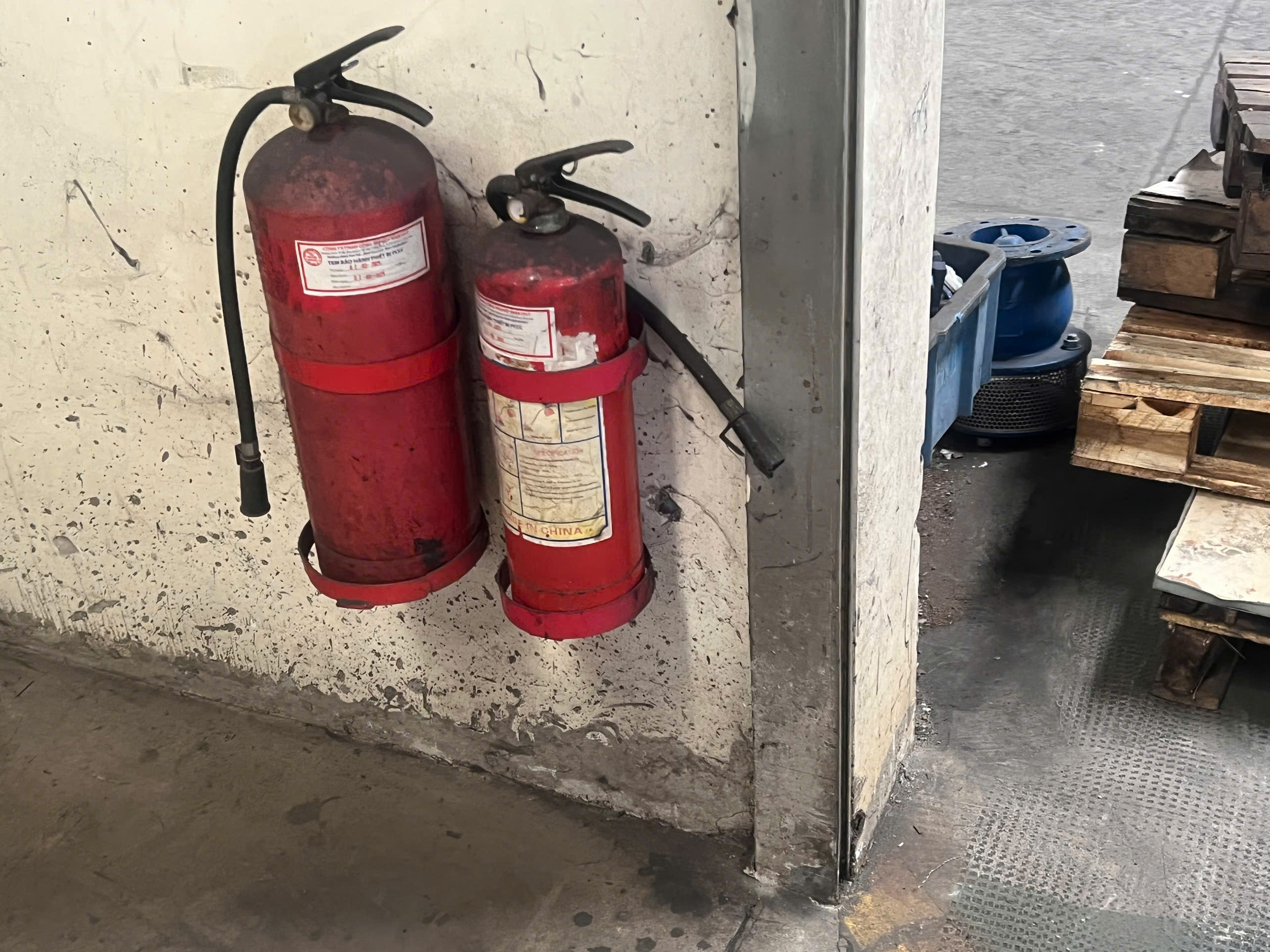Fire extinguisher.jpg